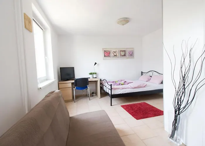 Happy - Economy Apartmán *